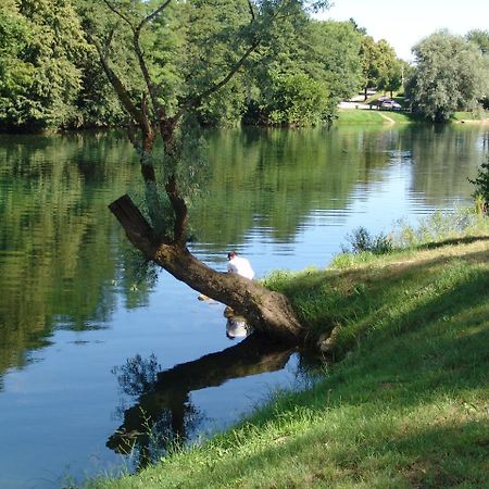 Big Berry Luxury Lifestyle Resort Metlika Esterno foto